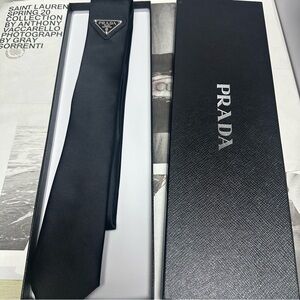 Women's Prada tie🌈